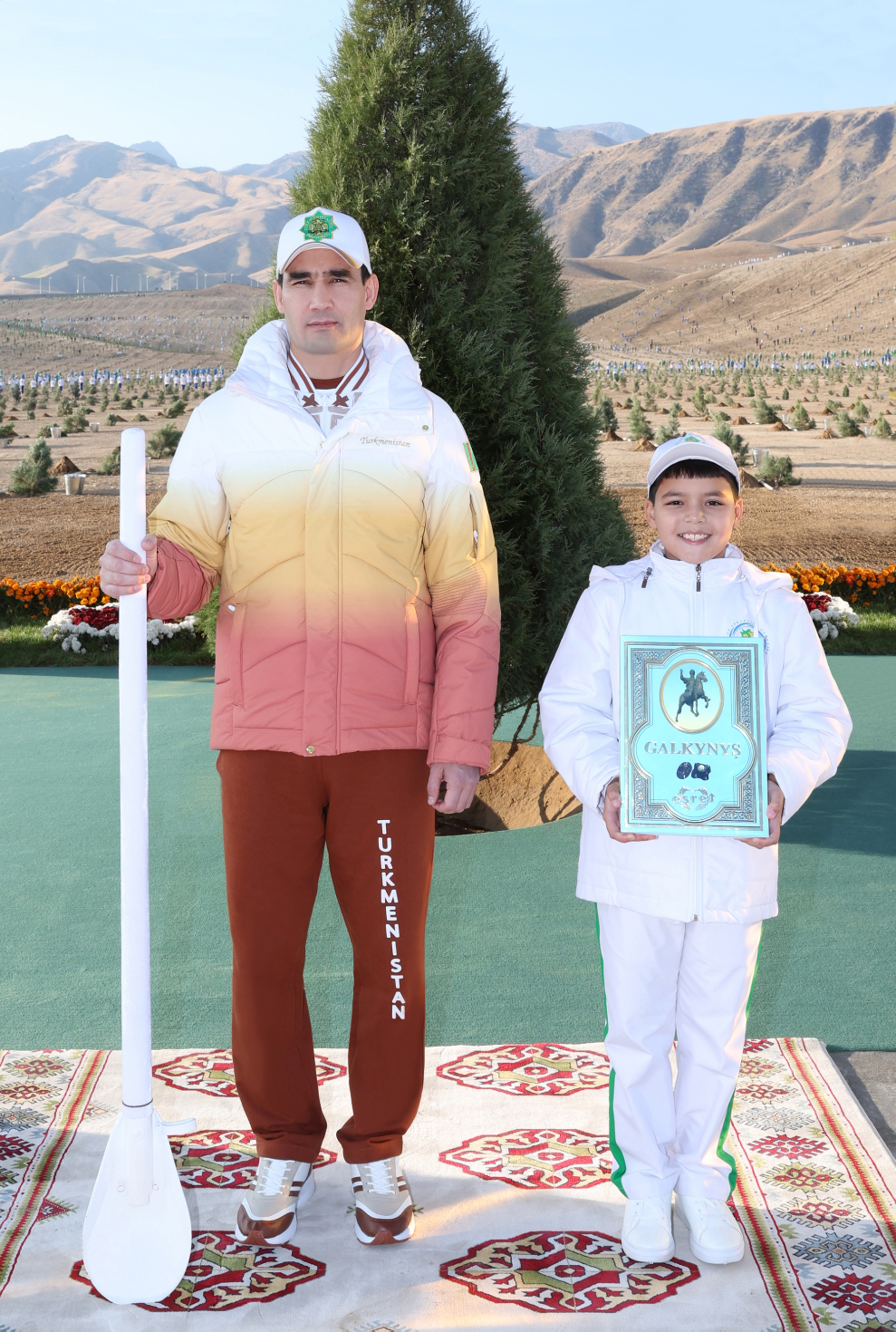 Türkmenistanyň Prezidenti ählihalk bag ekmek dabarasynyň güýzki möwsümine badalga berdi